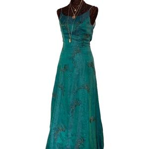 💚 Gorgeous beaded Green maxi dress with soft nice lining 💚